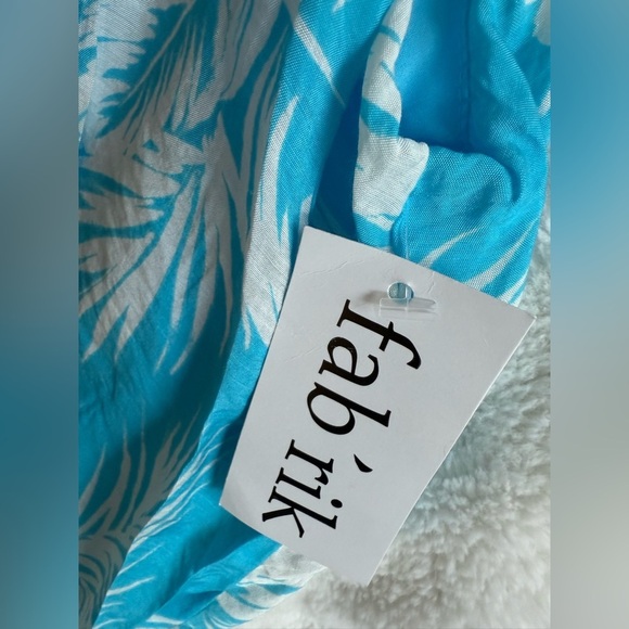 Fabrik blue floral romper size M NWT - Picture 3 of 4